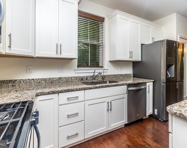 401 Wynstone Court - Photo Thumbnail 11