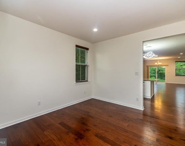 401 Wynstone Court - Photo Thumbnail 3