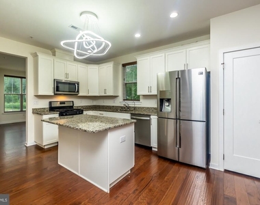 401 Wynstone Court - Photo Thumbnail 7