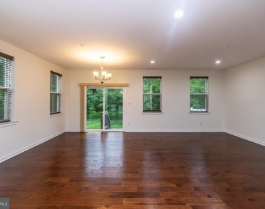 401 Wynstone Court - Photo Thumbnail 12