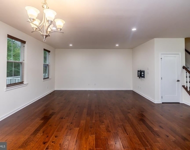 401 Wynstone Court - Photo Thumbnail 17