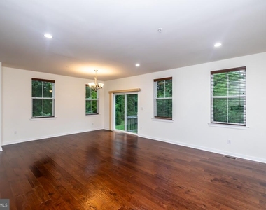 401 Wynstone Court - Photo Thumbnail 13
