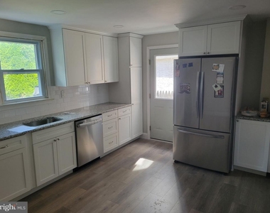 130 E 8th Avenue - Photo Thumbnail 1
