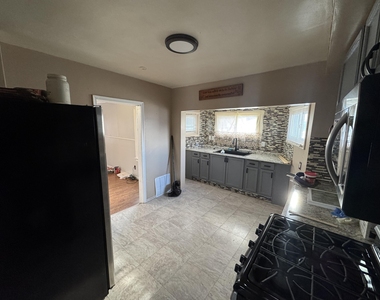 17125 Dora Street - Photo Thumbnail 4