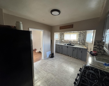 17125 Dora Street - Photo Thumbnail 5