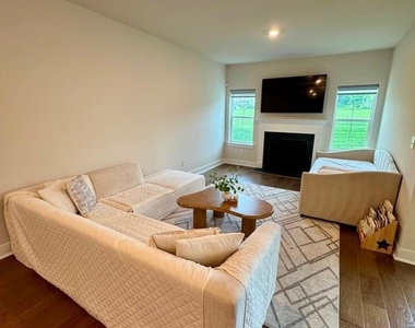 525 Buttonwood St - Photo Thumbnail 12