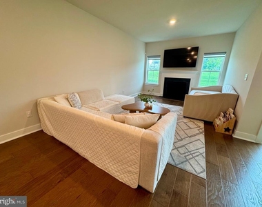 525 Buttonwood St - Photo Thumbnail 6