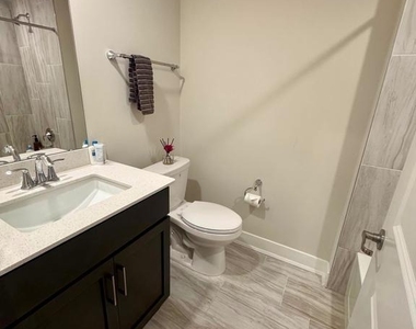 525 Buttonwood St - Photo Thumbnail 9
