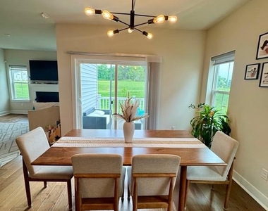 525 Buttonwood St - Photo Thumbnail 2