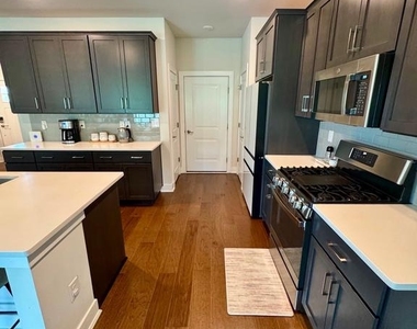 525 Buttonwood St - Photo Thumbnail 5