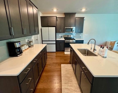 525 Buttonwood St - Photo Thumbnail 3