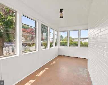 843 Taylor Street - Photo Thumbnail 6