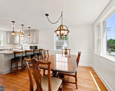843 Taylor Street - Photo Thumbnail 7