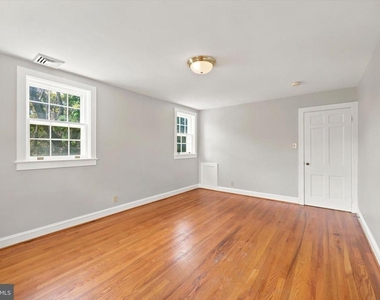 843 Taylor Street - Photo Thumbnail 14