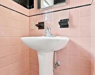 843 Taylor Street - Photo Thumbnail 12