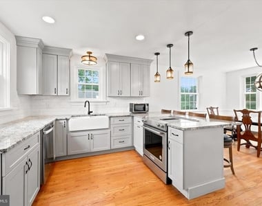 843 Taylor Street - Photo Thumbnail 10
