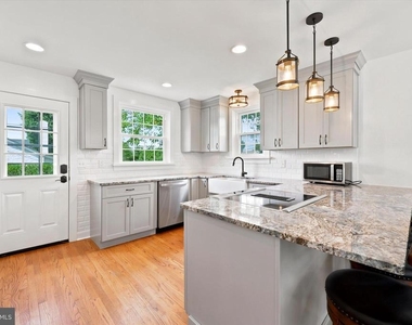 843 Taylor Street - Photo Thumbnail 8