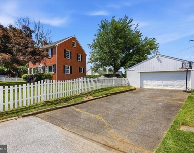 843 Taylor Street - Photo Thumbnail 24