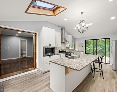 25 E Pennsbury Way - Photo Thumbnail 9