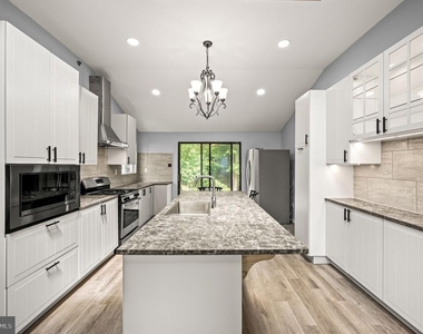 25 E Pennsbury Way - Photo Thumbnail 8