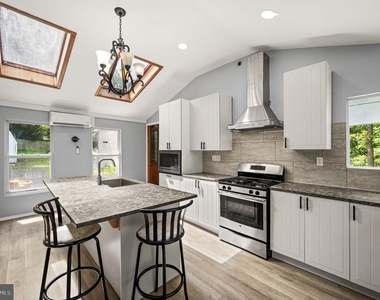 25 E Pennsbury Way - Photo Thumbnail 10