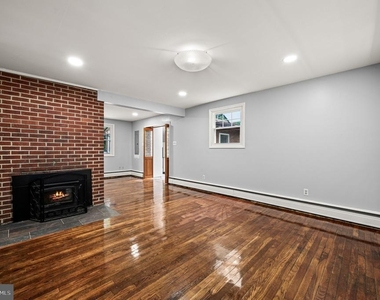 25 E Pennsbury Way - Photo Thumbnail 3