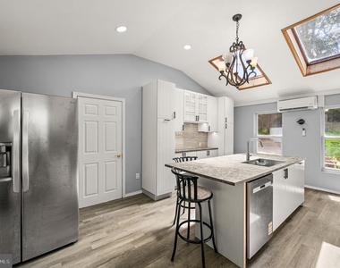25 E Pennsbury Way - Photo Thumbnail 12
