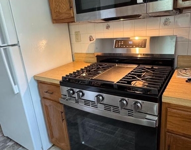 1155 York Road - Photo Thumbnail 16