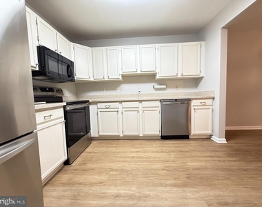 9408 Sheffield Drive - Photo Thumbnail 5
