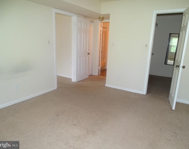 1404 Beacon Hill Drive - Photo Thumbnail 2