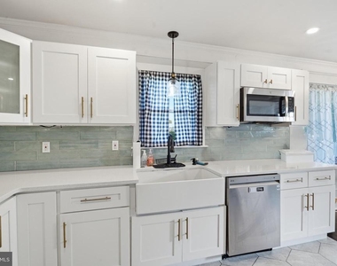 409 River Road - Photo Thumbnail 7