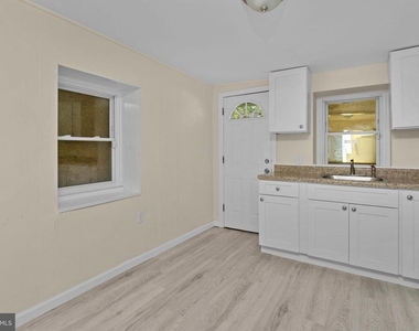 28 Poplar Street - Photo Thumbnail 10