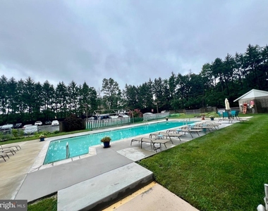 860 Lower Ferry Road - Photo Thumbnail 21