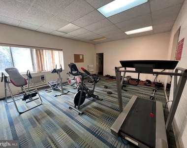 860 Lower Ferry Road - Photo Thumbnail 17