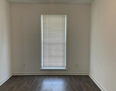 1112 Nan Street - Photo Thumbnail 7