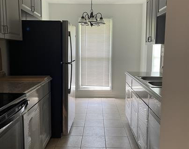 1112 Nan Street - Photo Thumbnail 3