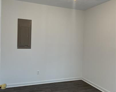 1112 Nan Street - Photo Thumbnail 6