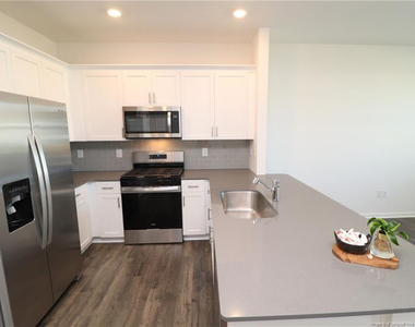 374 Freestall Drive - Photo Thumbnail 9