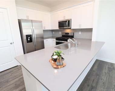 374 Freestall Drive - Photo Thumbnail 3