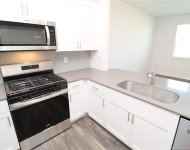 374 Freestall Drive - Photo Thumbnail 6