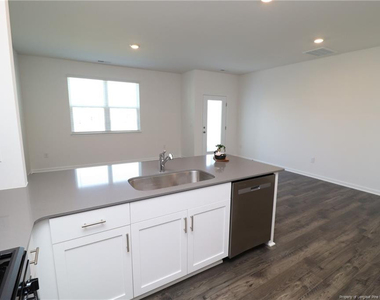 374 Freestall Drive - Photo Thumbnail 7