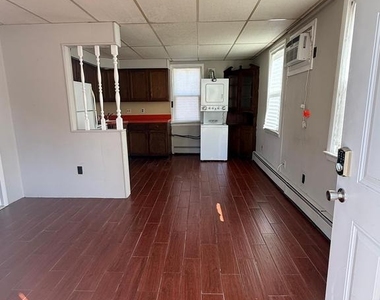 150 N Albertson Avenue - Photo Thumbnail 3