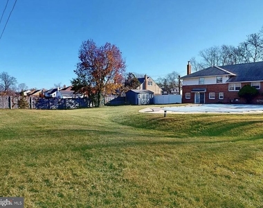 213 Wayne Drive - Photo Thumbnail 2