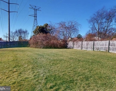 213 Wayne Drive - Photo Thumbnail 3