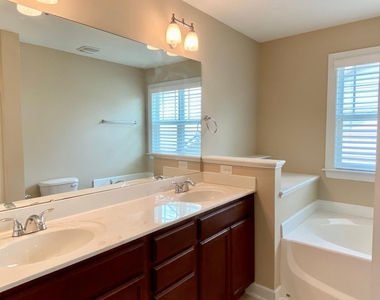 2022 Chancellor Place - Photo Thumbnail 13