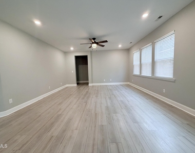504 Eno Drive - Photo Thumbnail 5