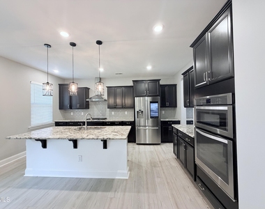 504 Eno Drive - Photo Thumbnail 3