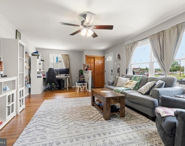 102 Washington - Photo Thumbnail 2