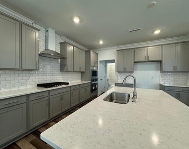 744 Longleaf Grove Lane - Photo Thumbnail 6