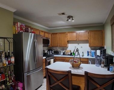 4904 Winterbury Drive - Photo Thumbnail 4